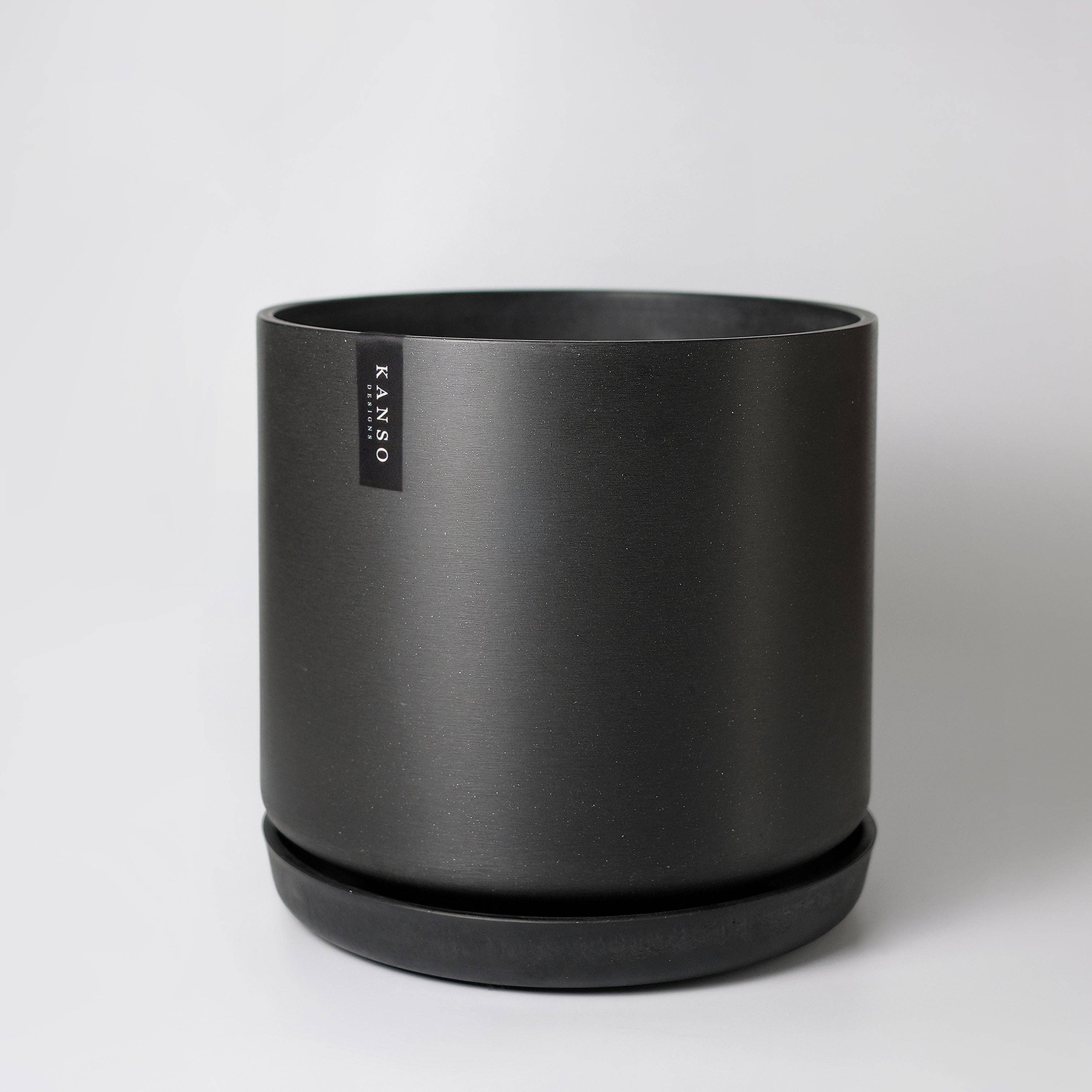 black planter with saucer 16in Planter & Saucer
